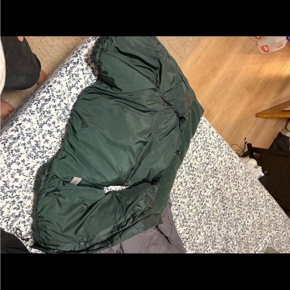 Beyond Yoga Puffer Vest Medium Dark Green - Picture 6 of 6